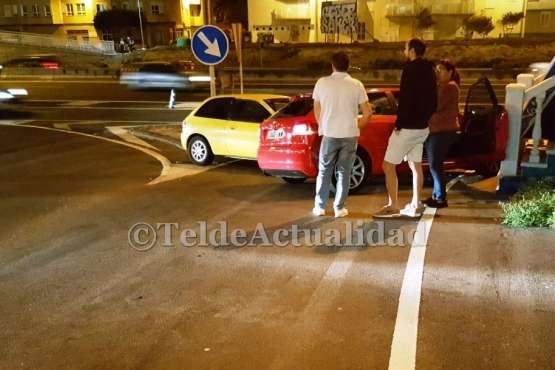 Un conductor causa un accidente en la entrada a Marpequeña Alta y se da la fuga a pie (Foto TA)